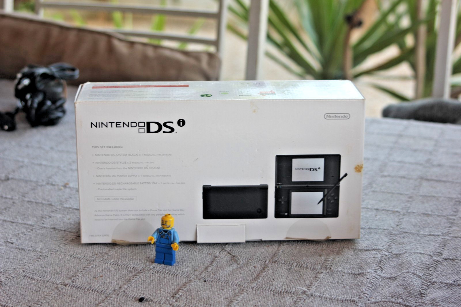 Nintendo DSi 256MB Handheld Console – Matte Black UK Charger