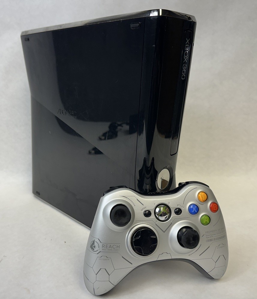Microsoft Xbox 360 S, 1439, 4GB, Tested and In Working Condition, 1 Controller