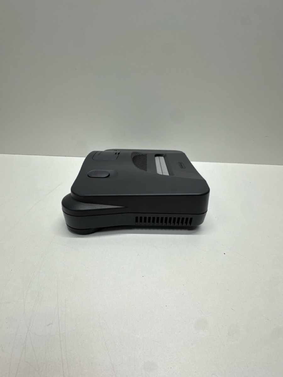 Nintendo 64 Console With Accessories (P03065611)