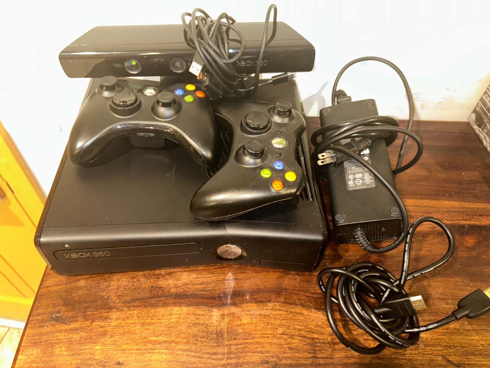 Microsoft Xbox 360 Launch Edition 250GB Glossy Black Console (RKH-00041)