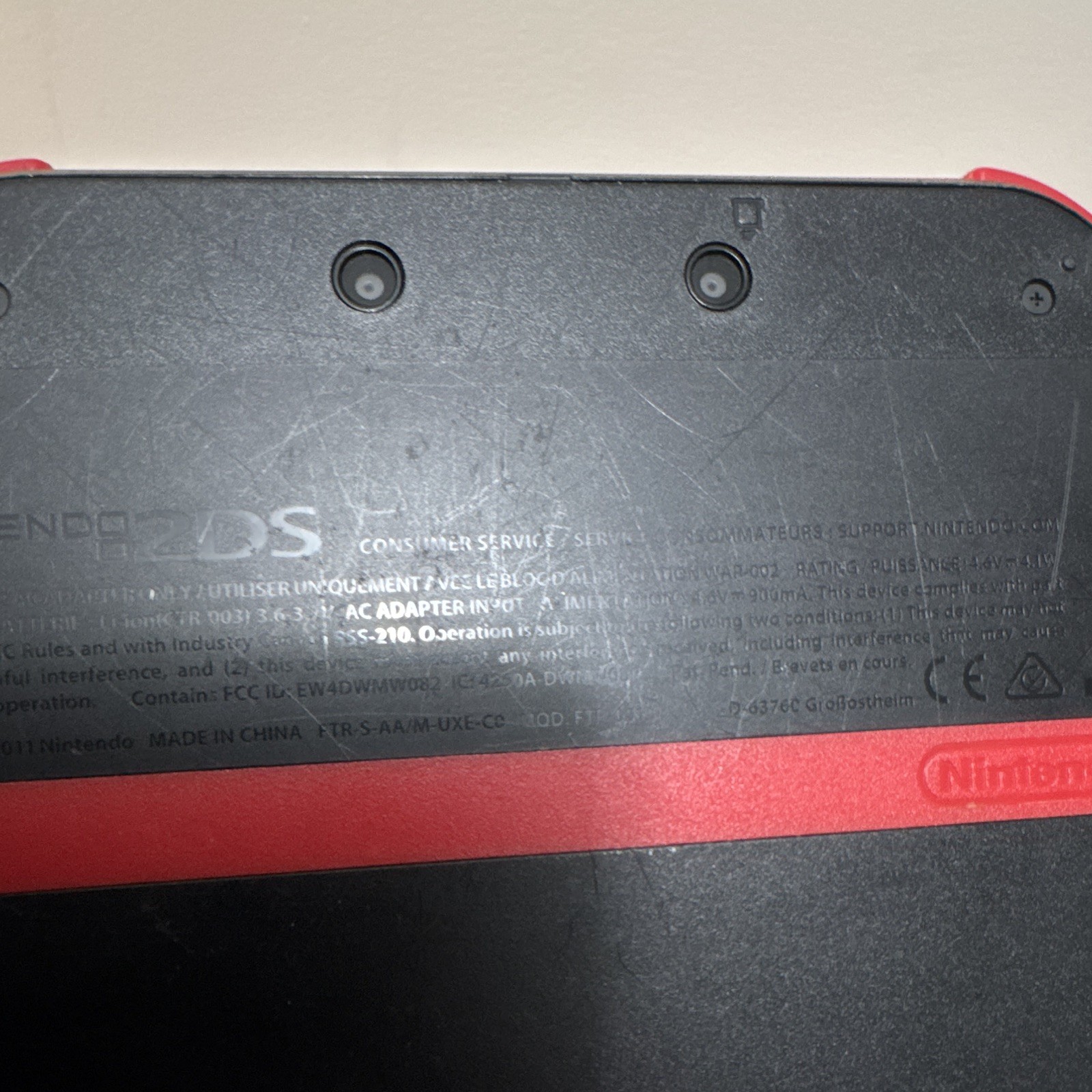 Nintendo 2DS Handheld Console Black/Red Wi-Fi 4GB w/ Stylus *Tested* w/ Charger