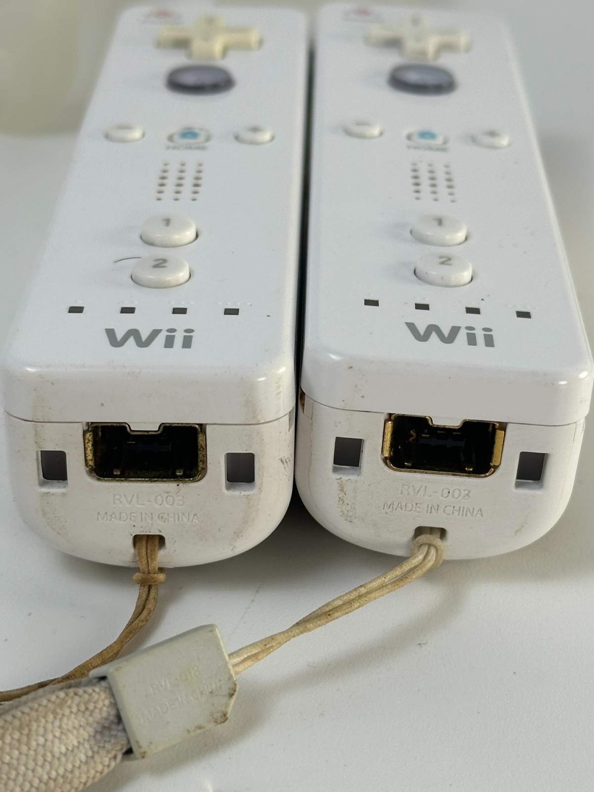 Nintendo RVL 001 Wii Console Bundle White 2 Controllers Dock Power Supply
