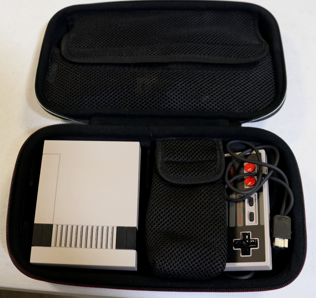 Nintendo NES Classic Mini Console w/Case 2 Controllers Cords TESTED (61301)