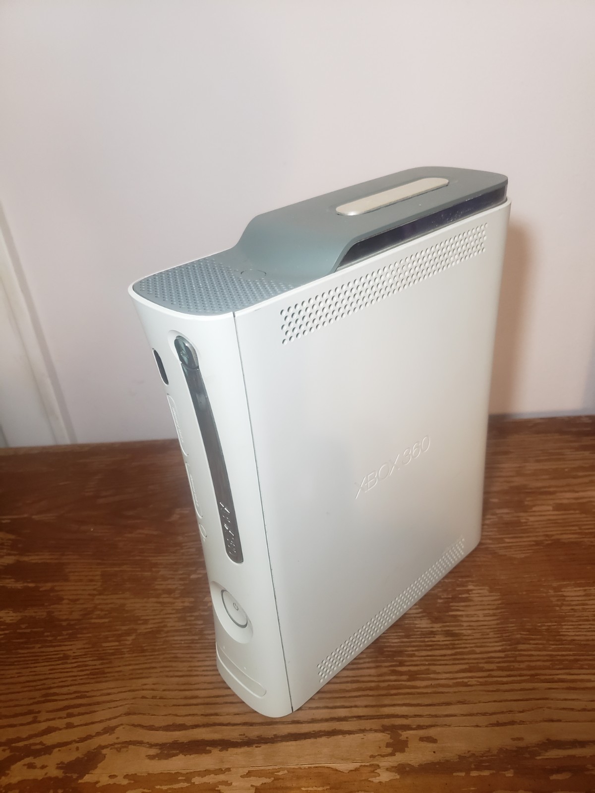 Microsoft Xbox 360 Pro 20GB Console Bundle Controller Power & A/V Cords Included