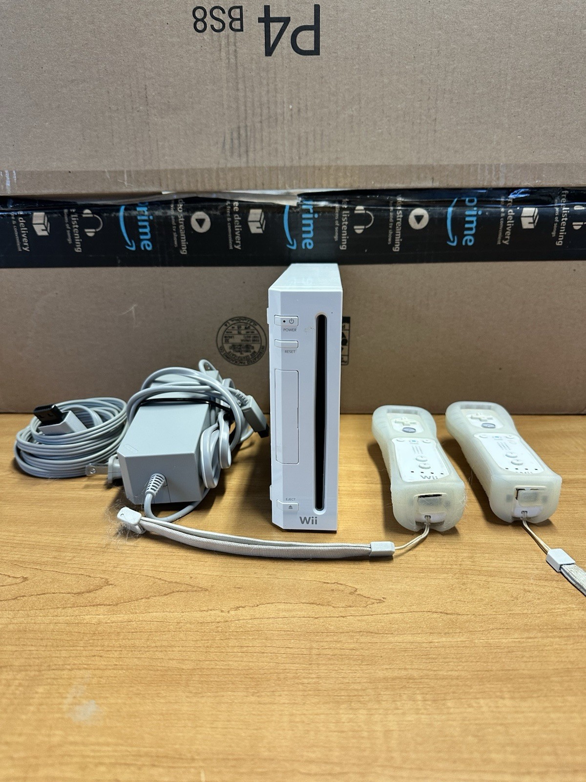 Nintendo Wii White Console with Two Controllers Wiimote