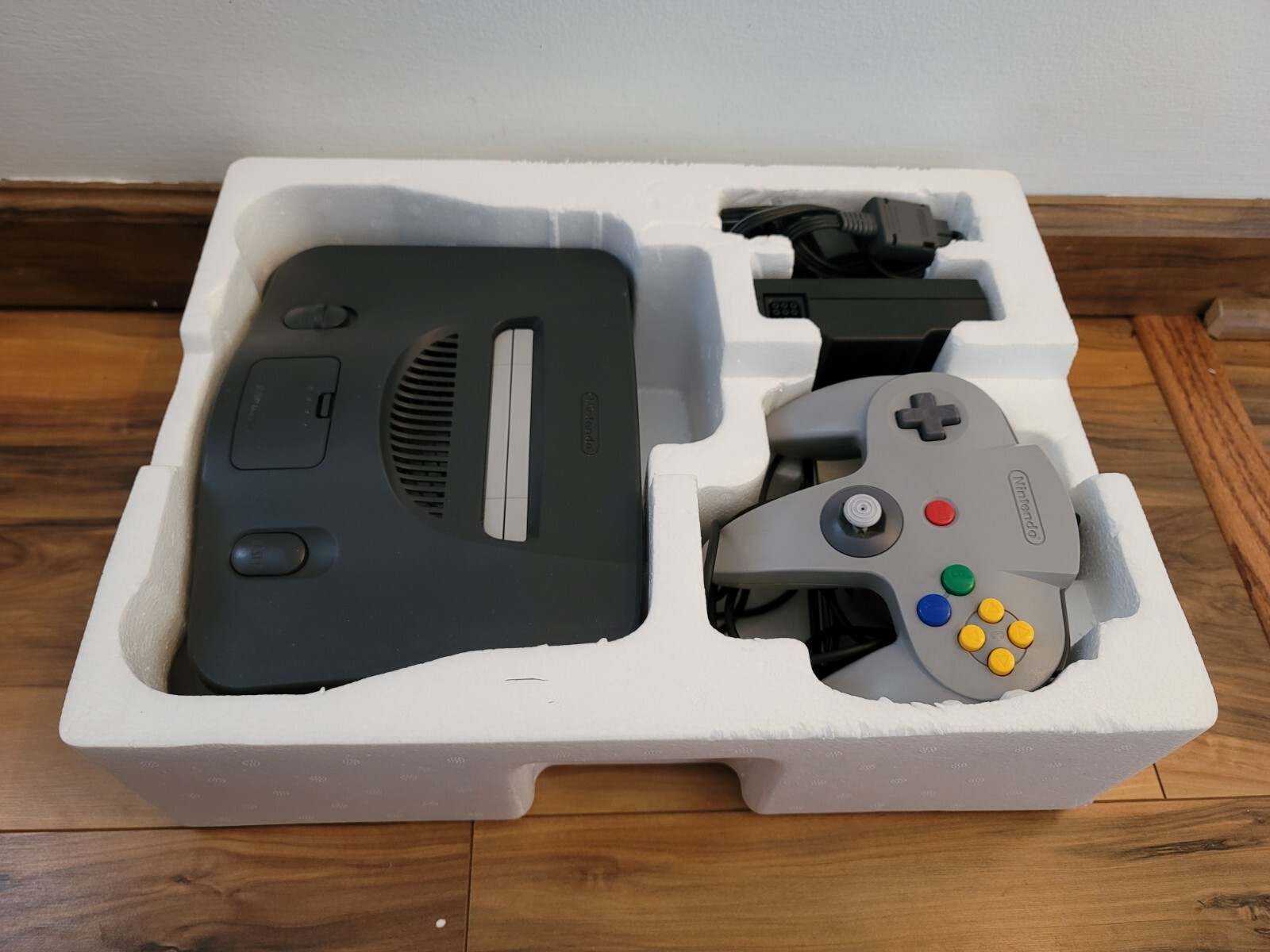 Nintendo 64 N64 Launch System Console CIB Complete In Box Great Shape 14