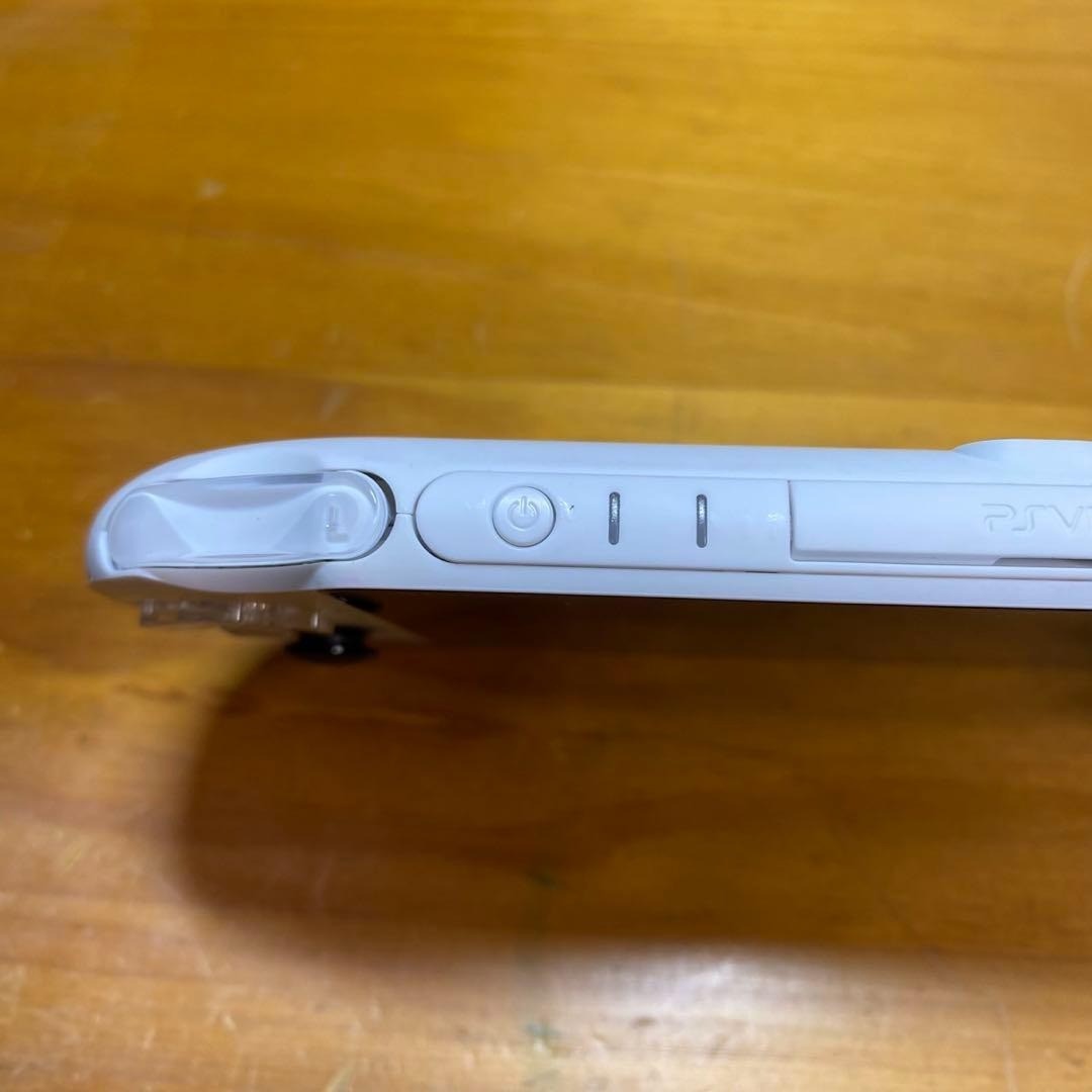 PSVITA 2000 Console, Glacier White 6257 From Japan
