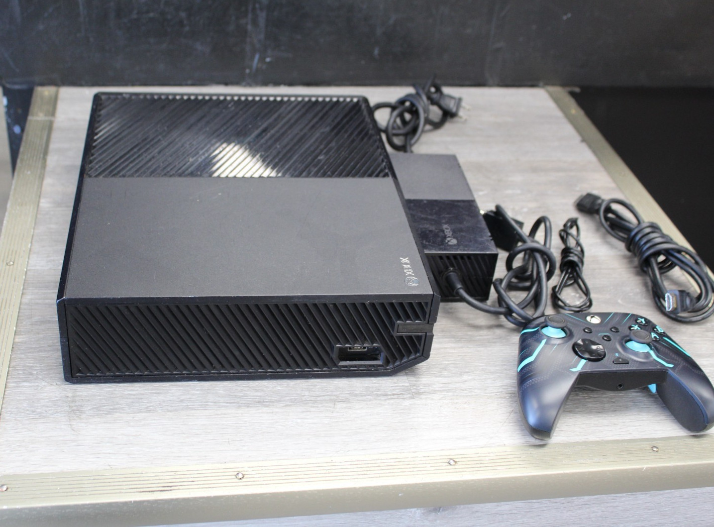 Microsoft Xbox One 500GB Console Original – Black with Wired Controller