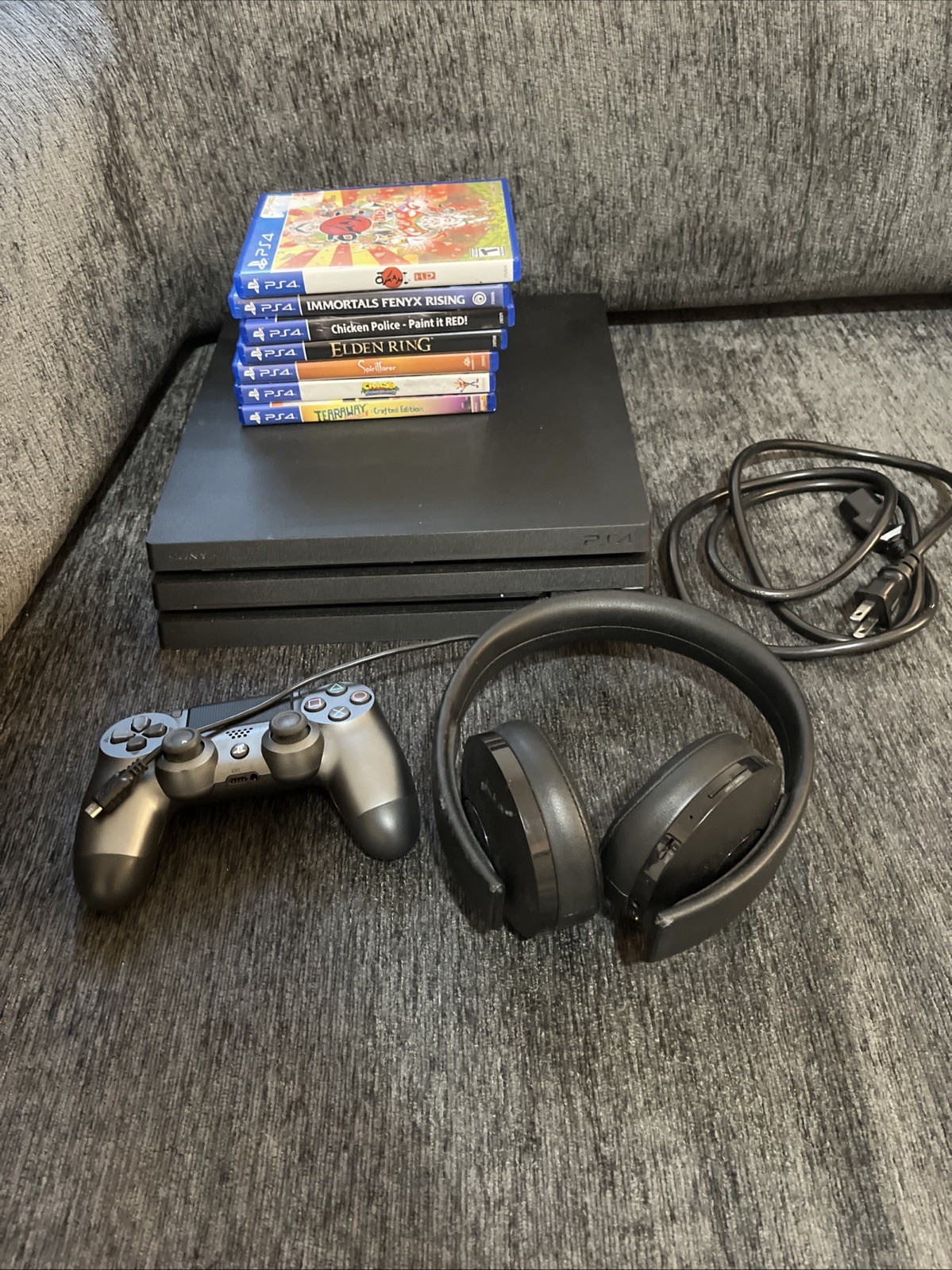 sony playstation 4 Cuh 7015b 1 Tb Game Bundle
