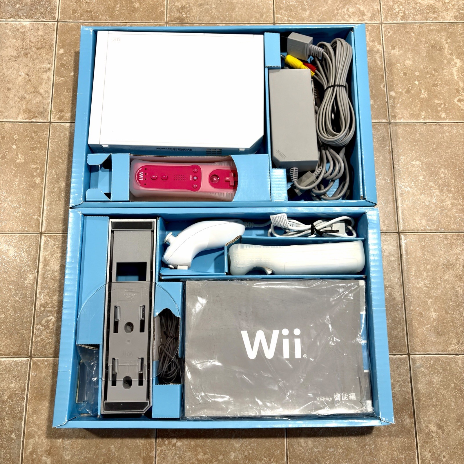 Nintendo Wii White Wii Party Console Bundle x2 Wii Remote Plus Japan PINK CIB