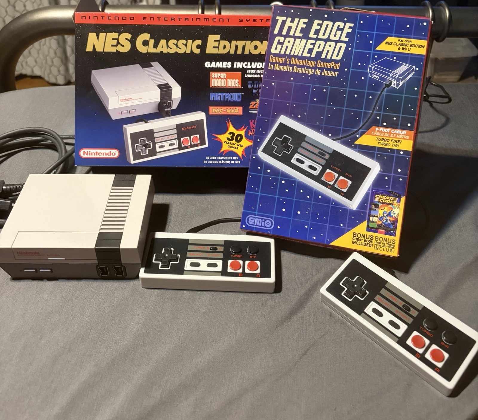 NES Classic Edition US Nintendo 30 Games NES Console Games & Extra Controller