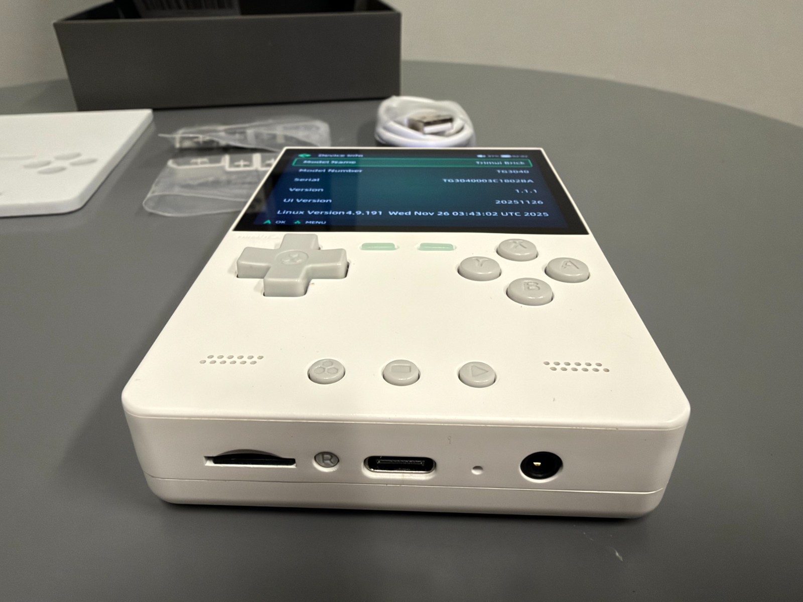 TrimUI Brick, White Console, 3.2” IPS Display, Linux, WiFi/Bluetooth/USB-C