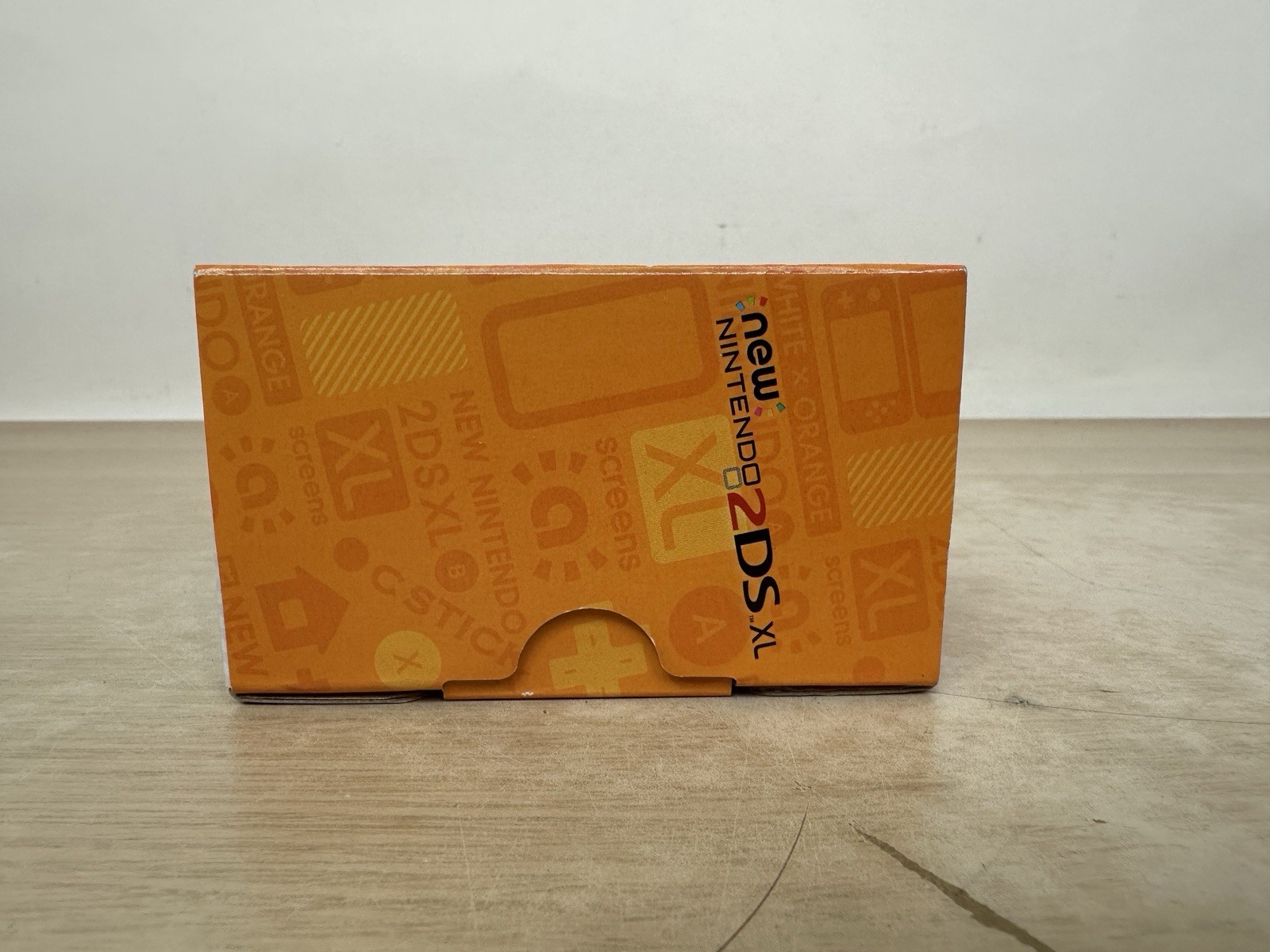 OEM USA Nintendo 2DS XL White & Orange Console System w/ Box, Charger & Inserts