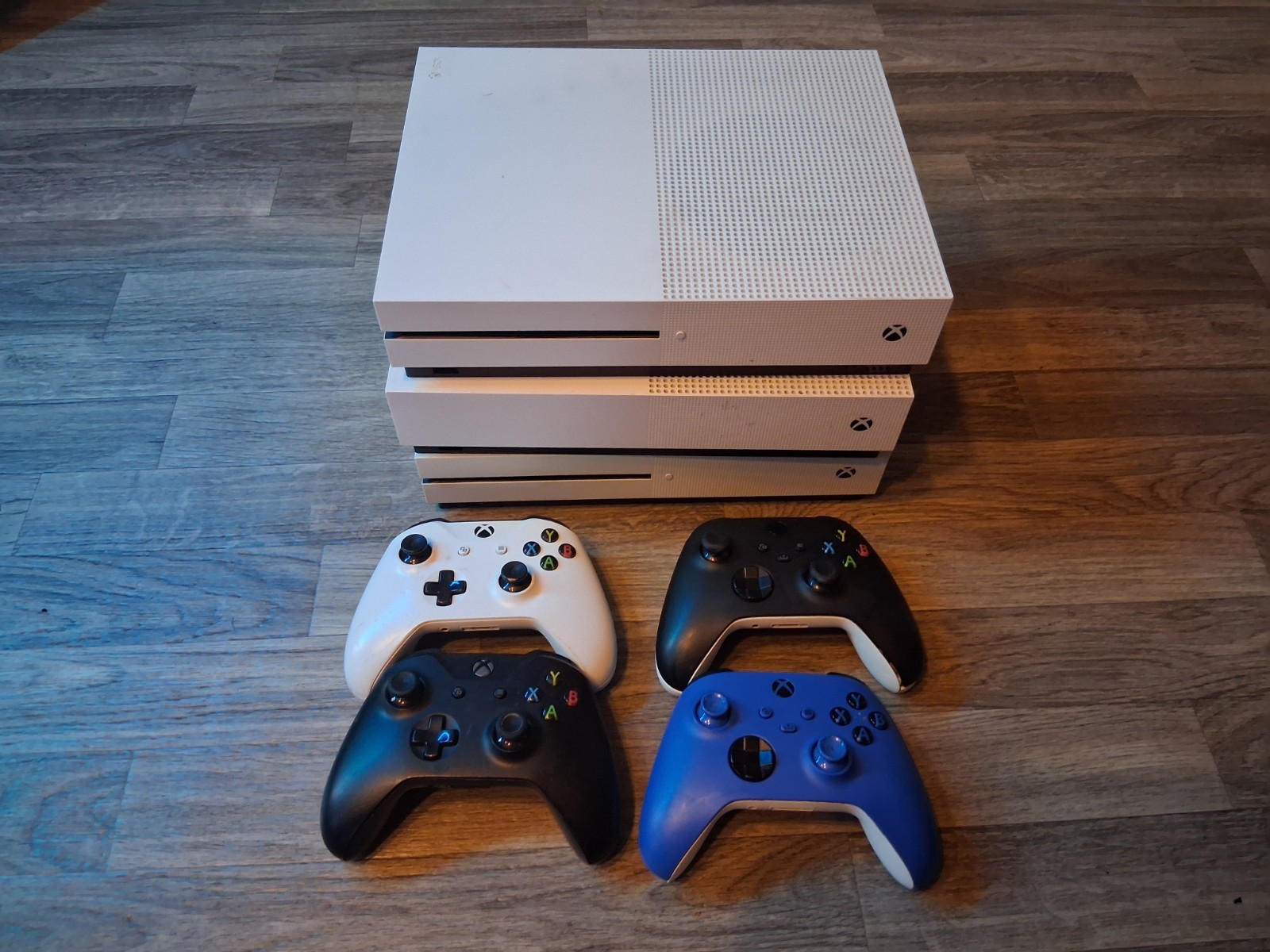 Xbox One S Console Repair Lot 4 Consoles + 4 Controllers Error 102