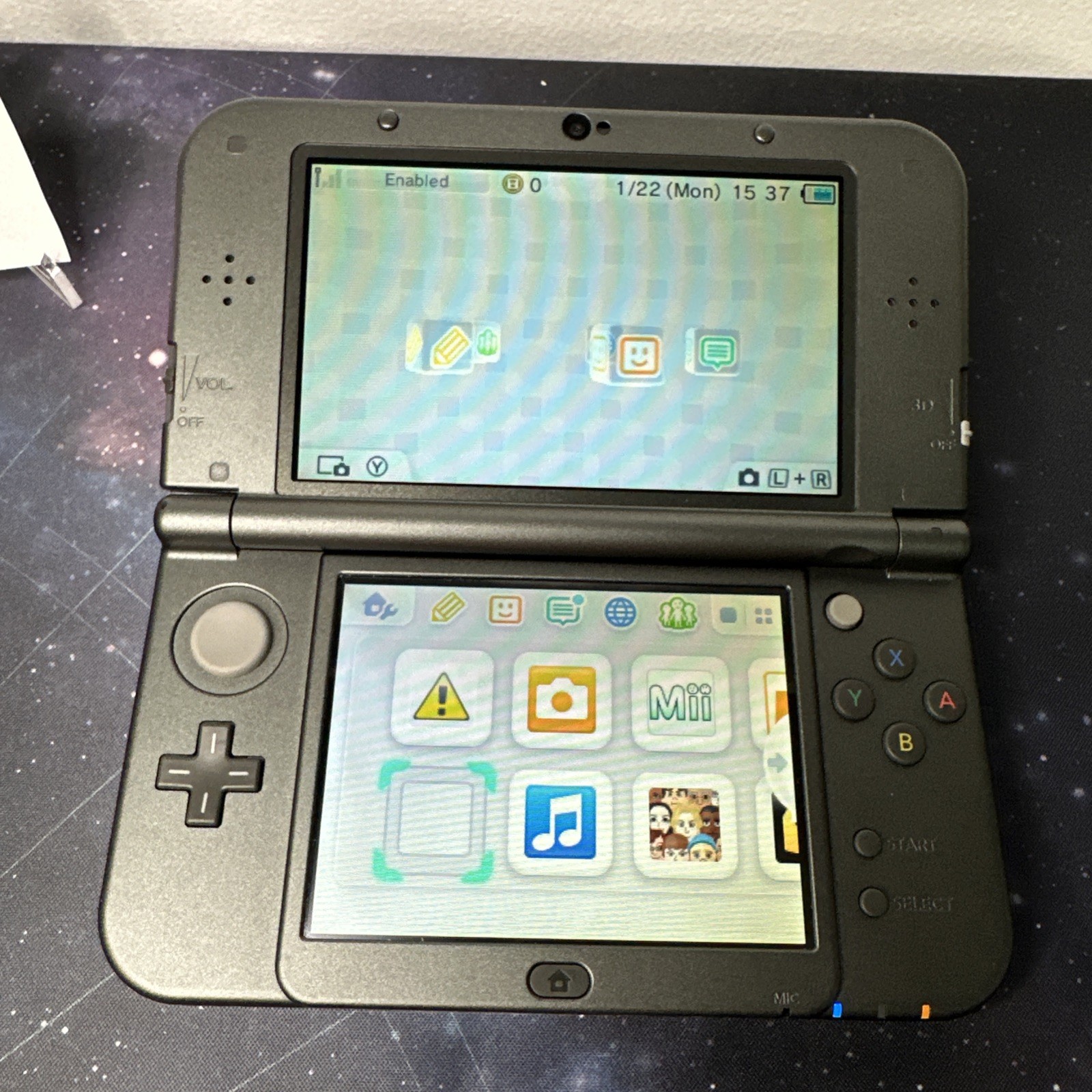 Nintendo New 3DS XL – Metallic Black – Excellent Condition – 512gb SD included