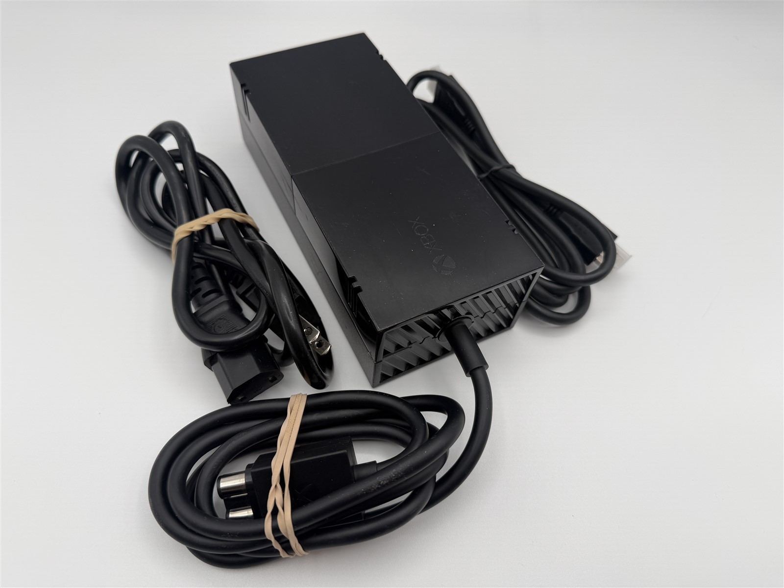 Xbox One 1540 500GB Console Bundle & Accessories – Fully Refurbished Fast Ship