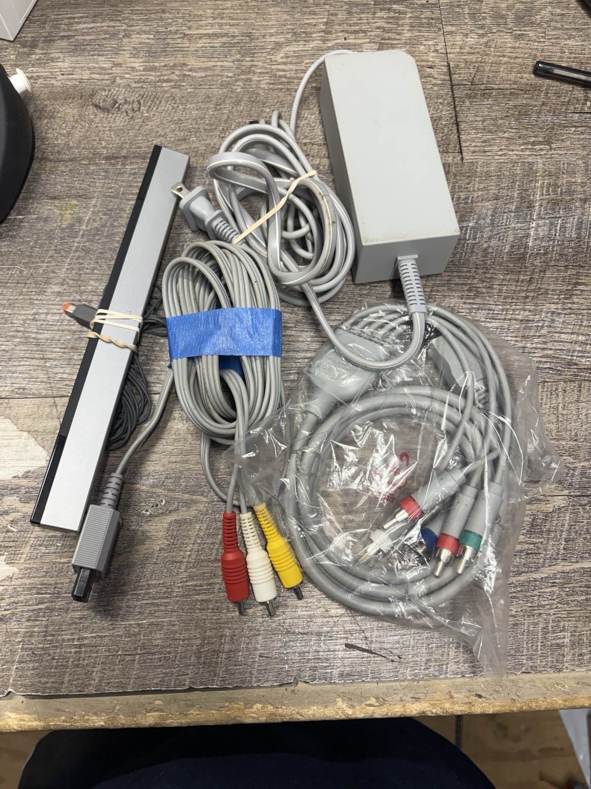 Nintendo Wii White Console Bundle 2 Wii Remotes 3 Games Super Mario Galaxy Works