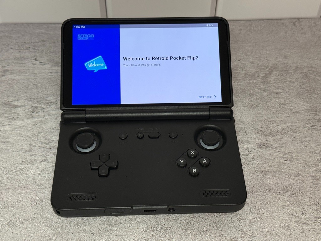 Retroid Pocket Flip 2 SD865 128GB US – Retro Gaming Android Black Handheld