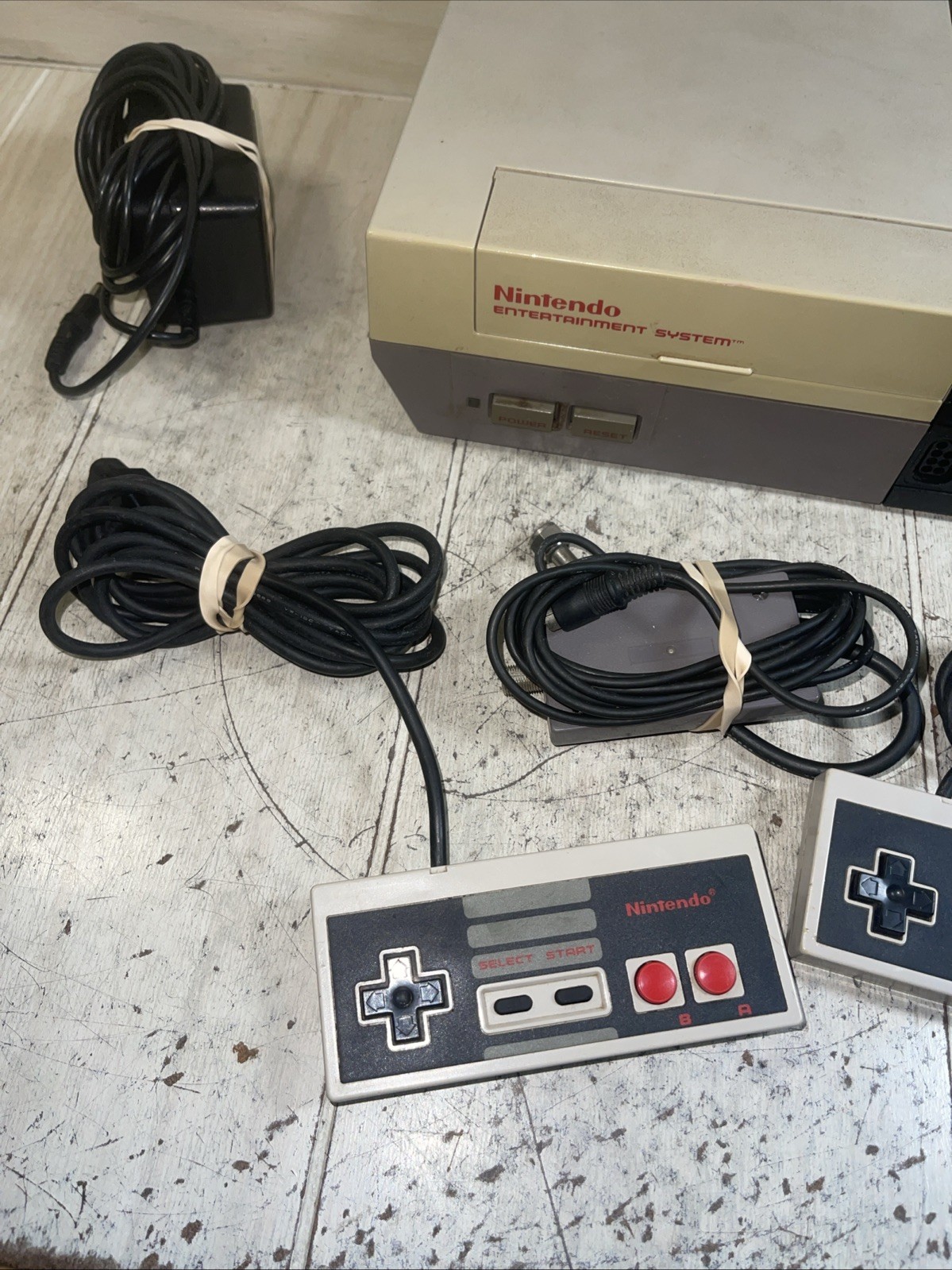 Original 1985 Nintendo NES-001 Console For Repair Blinking Red Light Controllers