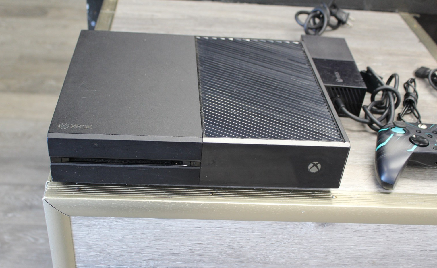 Microsoft Xbox One 500GB Console Original – Black with Wired Controller