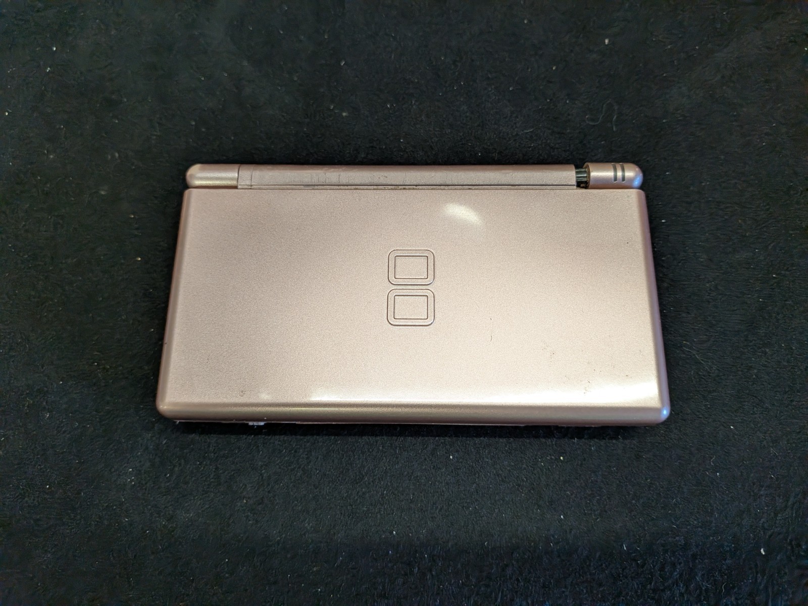 Nintendo DS Lite Video Game Console – Metallic Rose *BROKEN/PARTS ONLY*