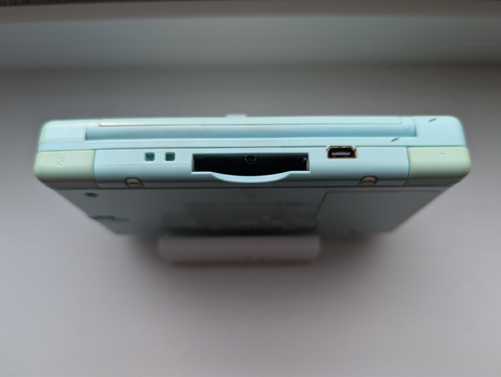 Nintendo DS Lite Handheld Console – ICE BLUE – TESTED – w/ slot cover + stylus