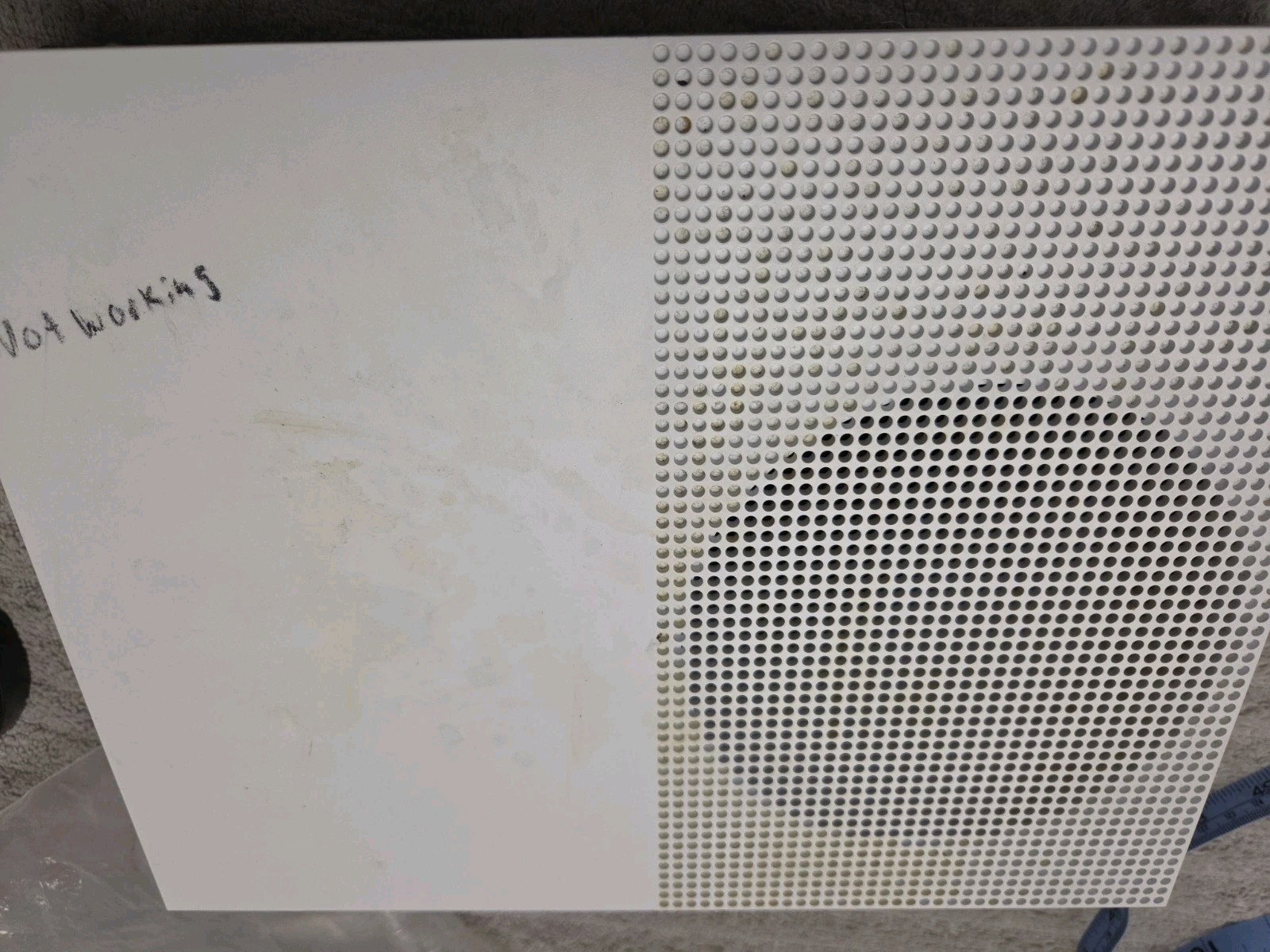 Microsoft Xbox One S 500GB – White Doesn’t Work For Parts Or Repair Read