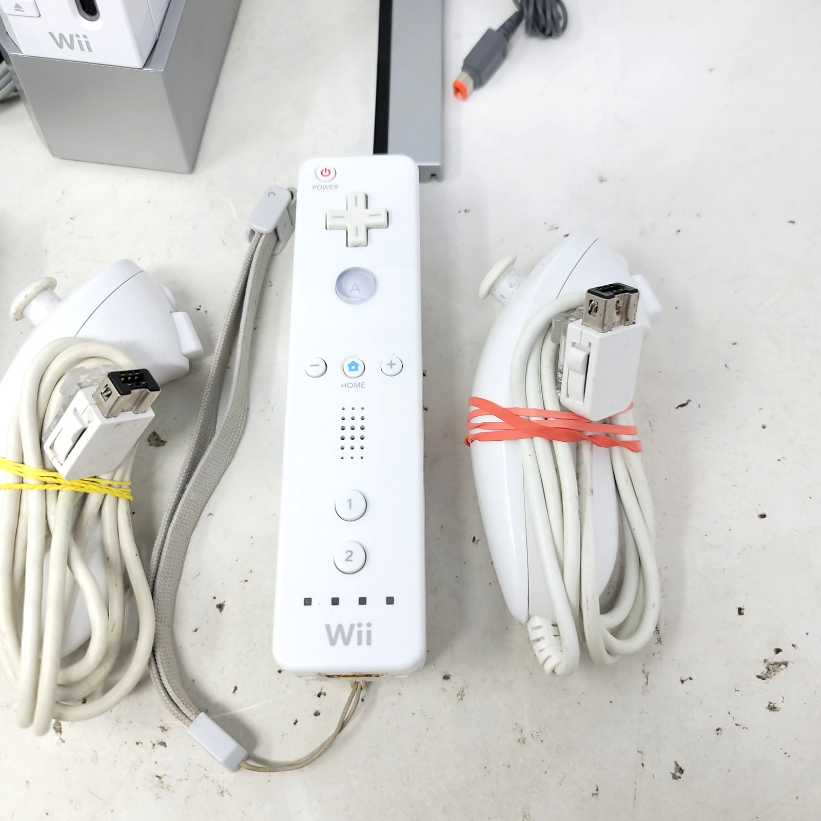 Nintendo Wii 512GB Console White W/ Controllers, Pro Controller & Cords Tested