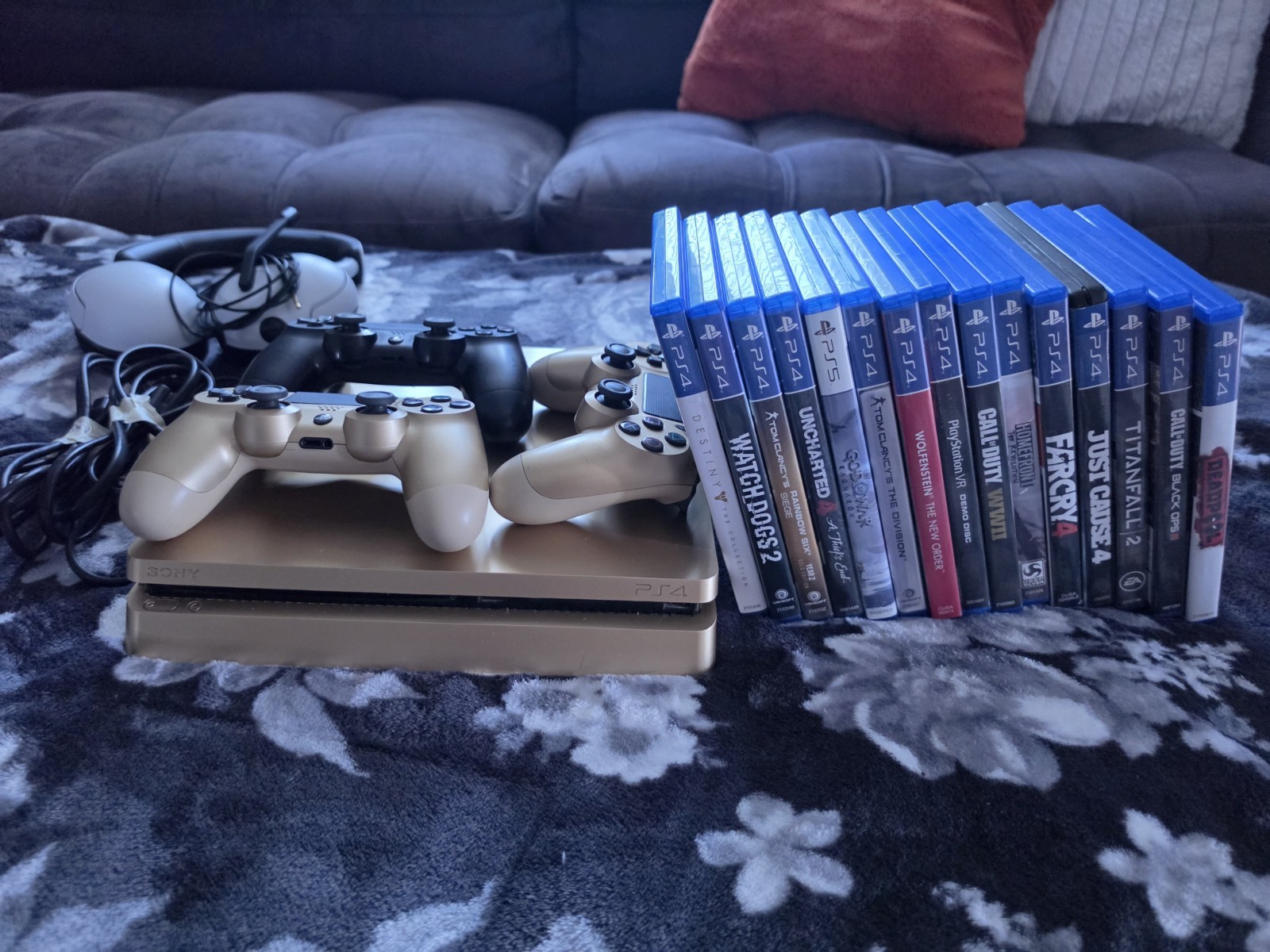 Sony PS4 Playstation 4 CUH-2015B 1TB w/ Controllers Limited Edition Gold Console