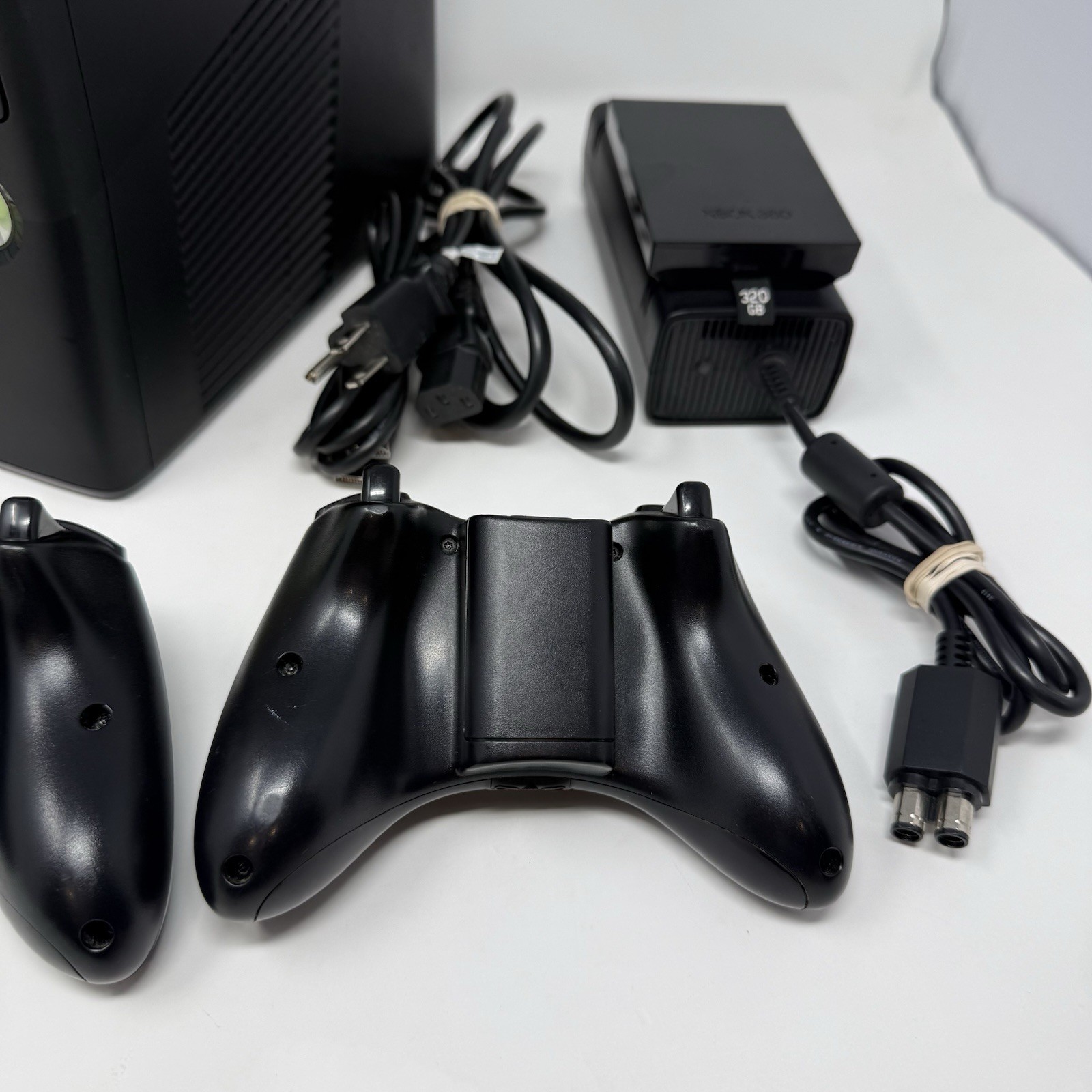 Xbox 360 S 320GB Console Bundle 15+ Games 2 OEM Controllers Tested Working