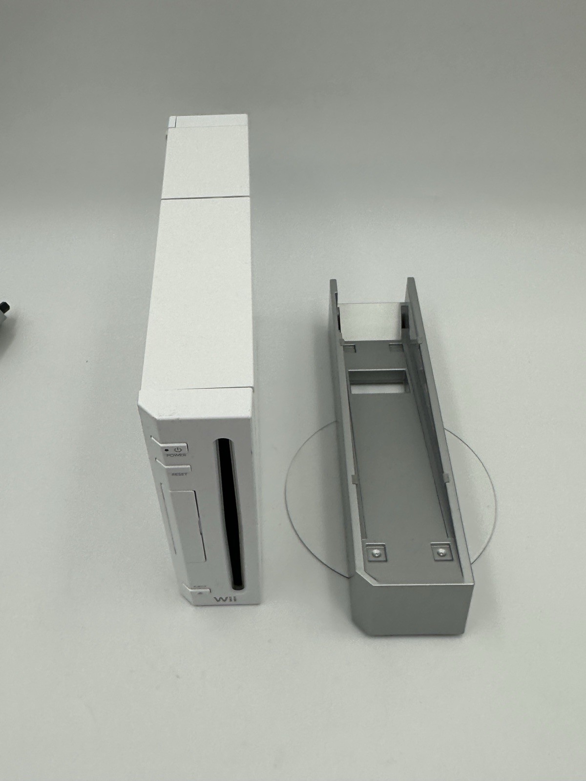 Nintendo Wii Console RVL-001(USA) With Hook-Up Cables Remote Nunchuck Wii Play