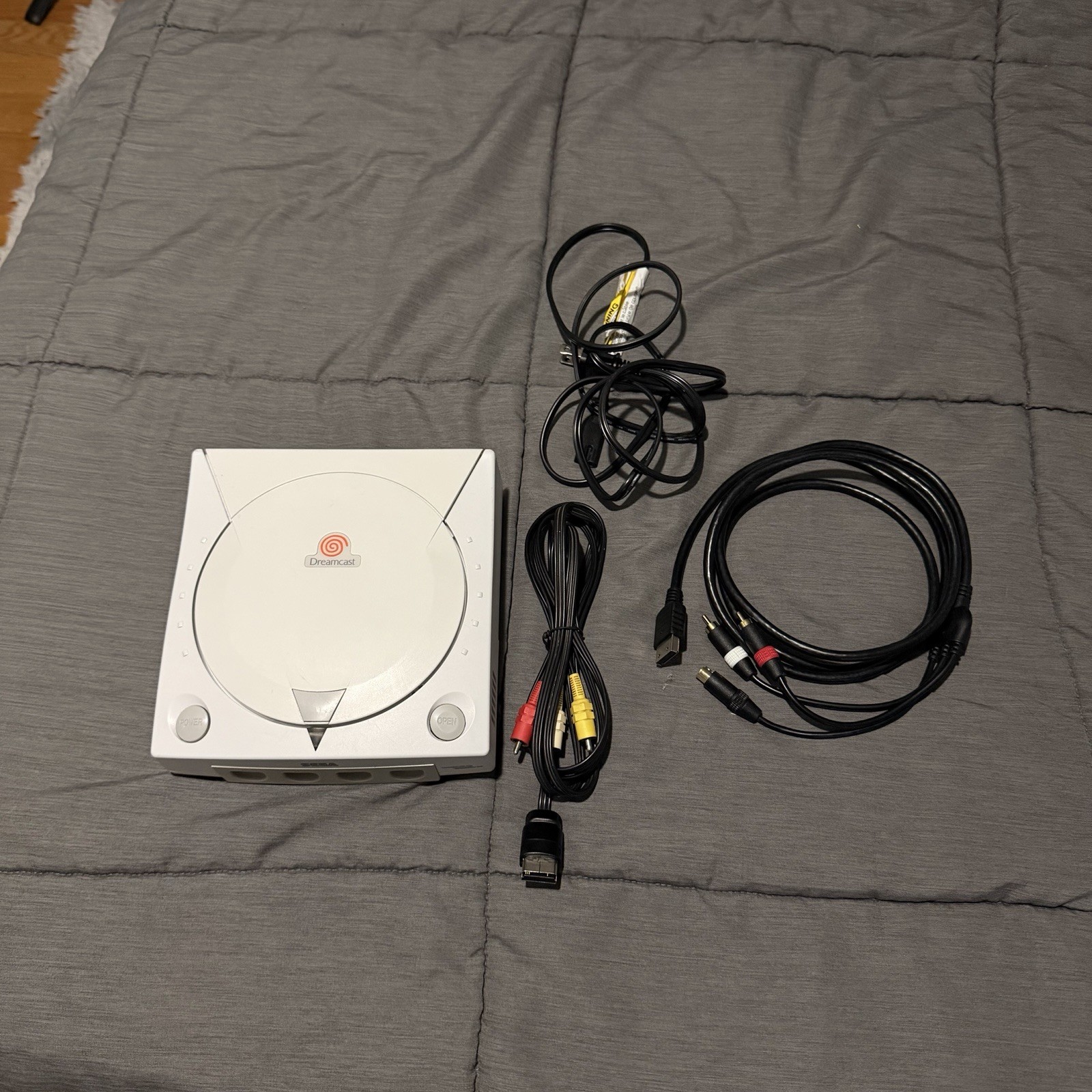 Region Free Sega Dreamcast Console Lot – 7 Games 4 Controllers S-Video