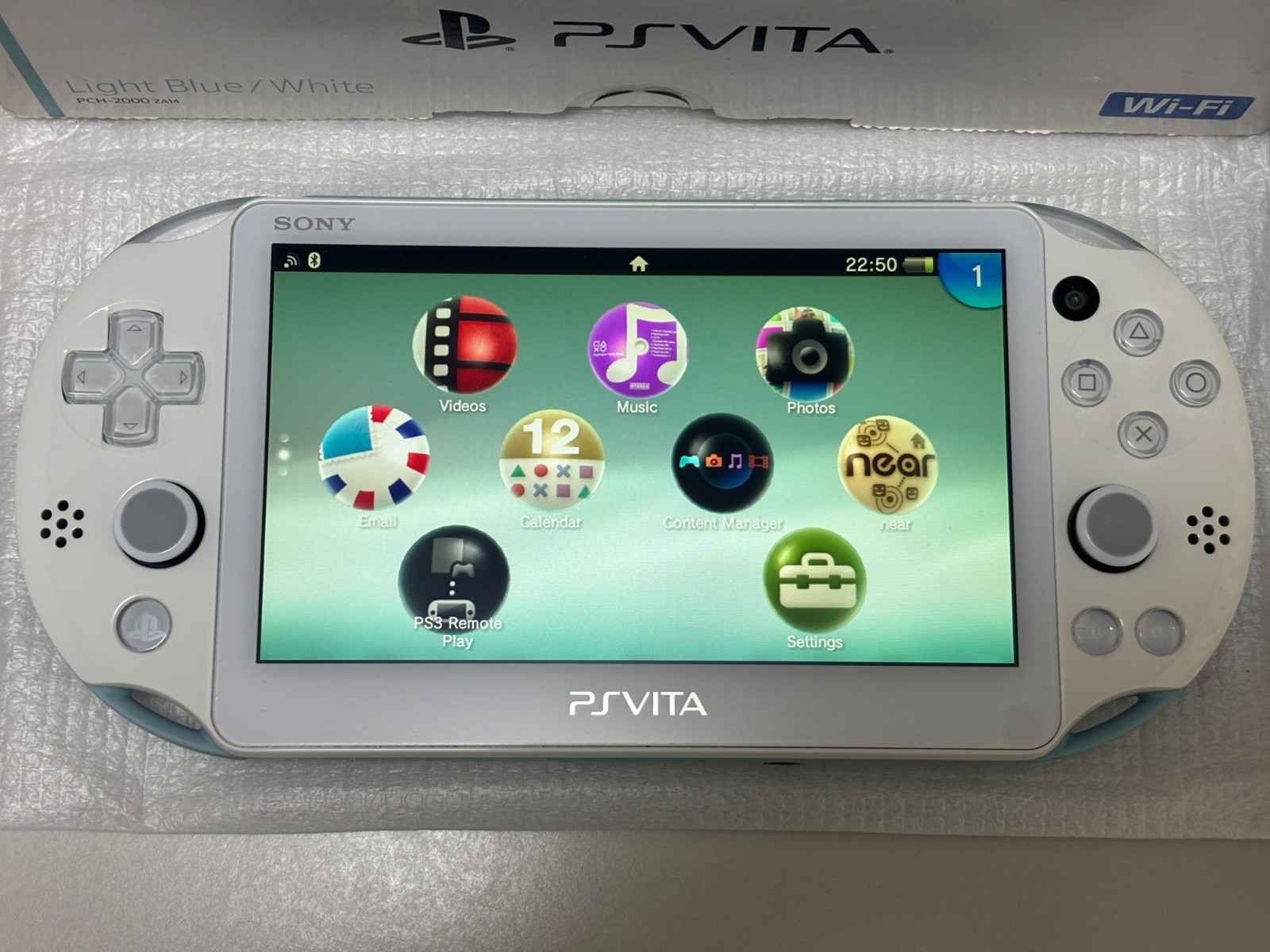PS Vita SONY PlayStation Light Blue White PCH-2000 Console W/Charger Box