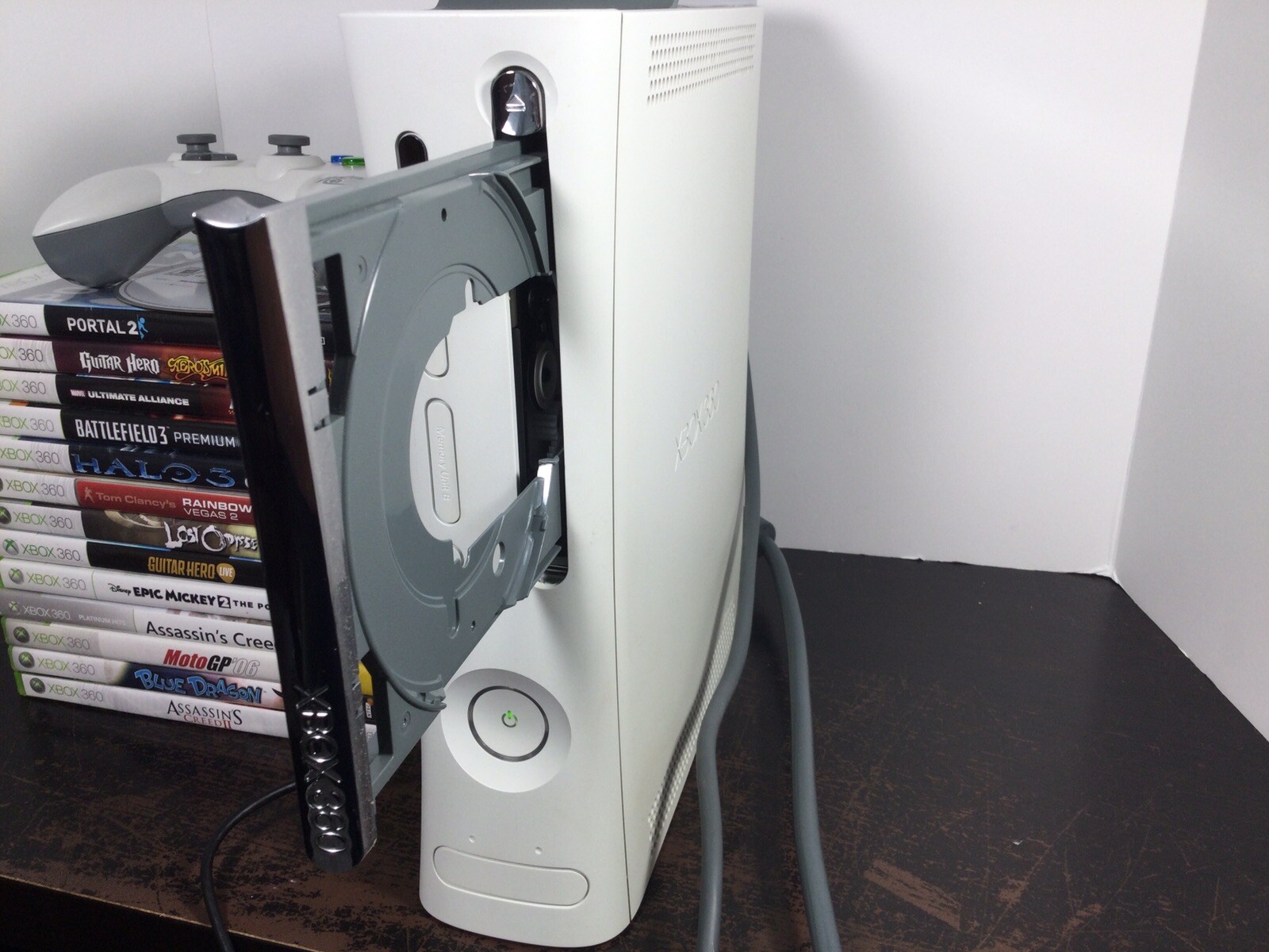 Microsoft Xbox 360 White Console Bundle 1 Controller & 14 Games Complete Tested