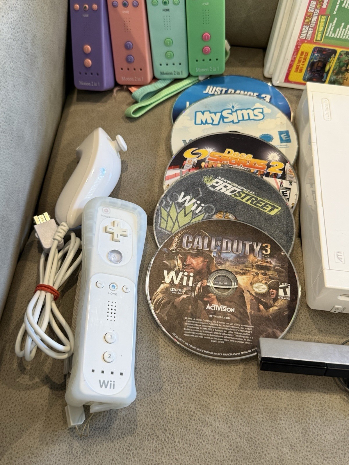 Nintendo Wii Console Bundle 5 Motion Plus Remotes Games Cables Sensor Bar