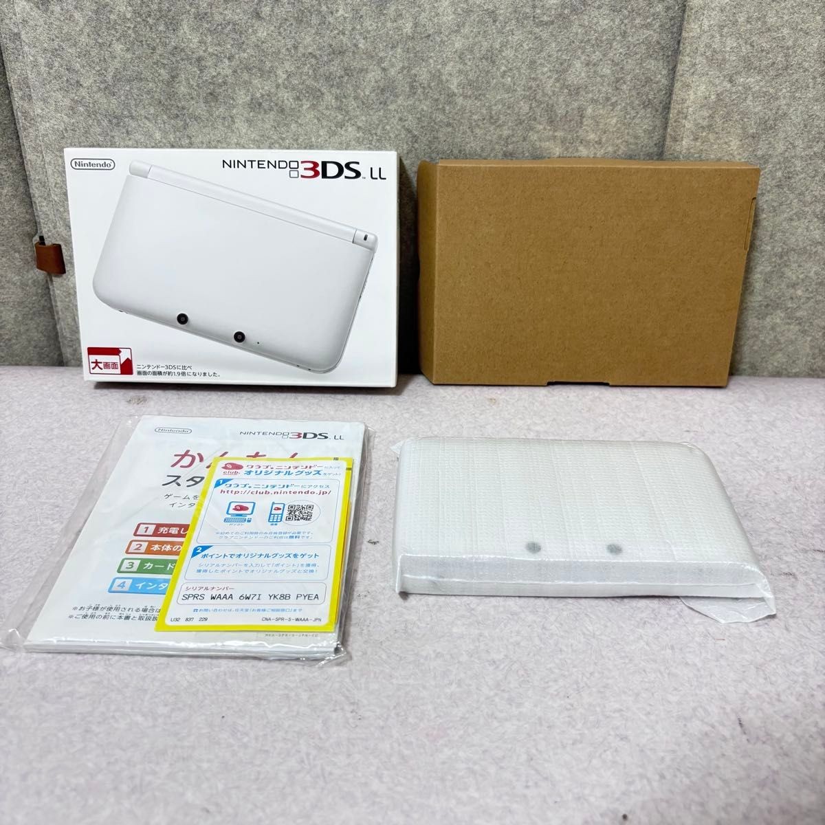 Nintendo 3DS LL White SPR-001 (JPN) Game Console Box