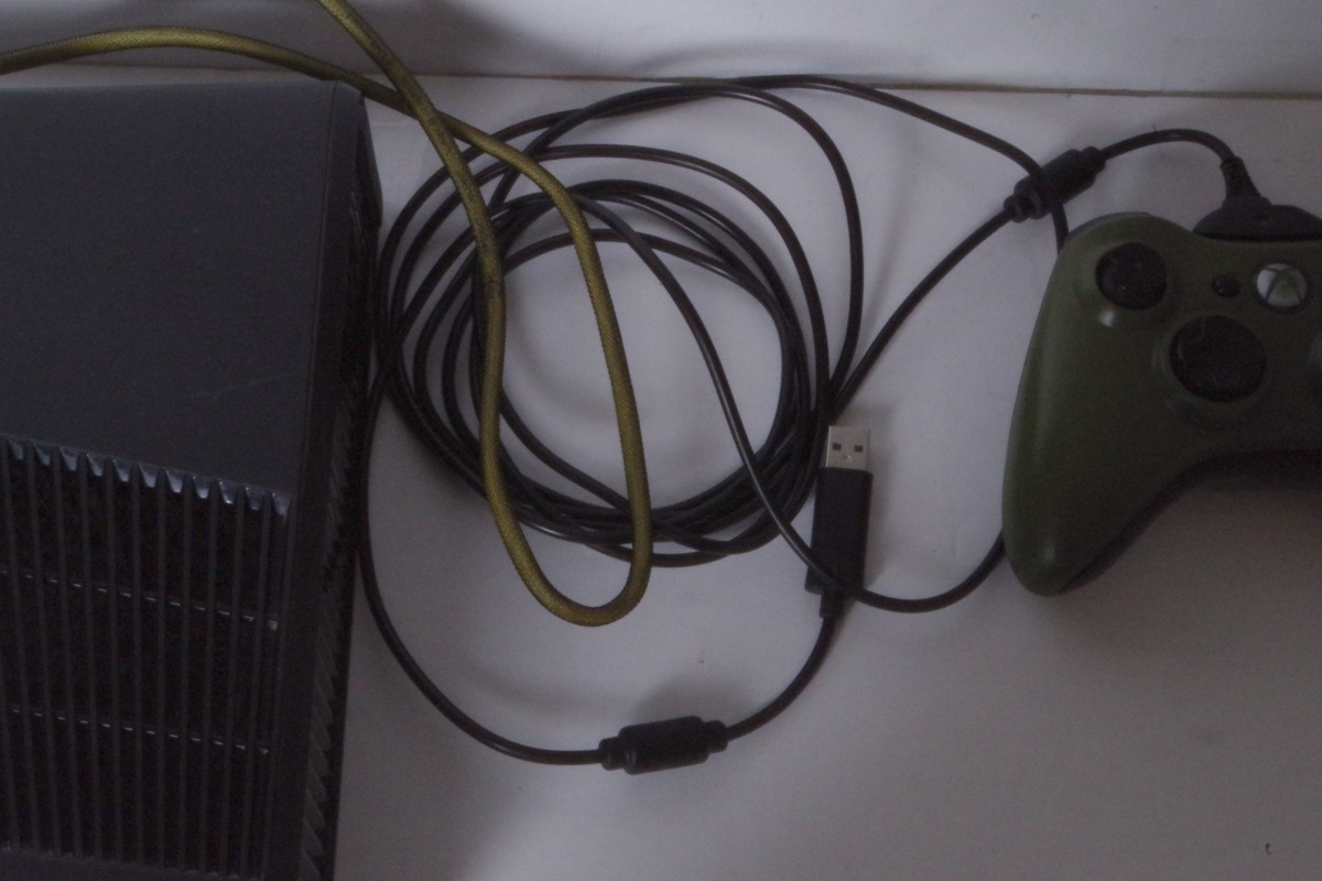 XBox 360 S Slim 250GB Black Video Game Console with 2 controllers plus HDMI