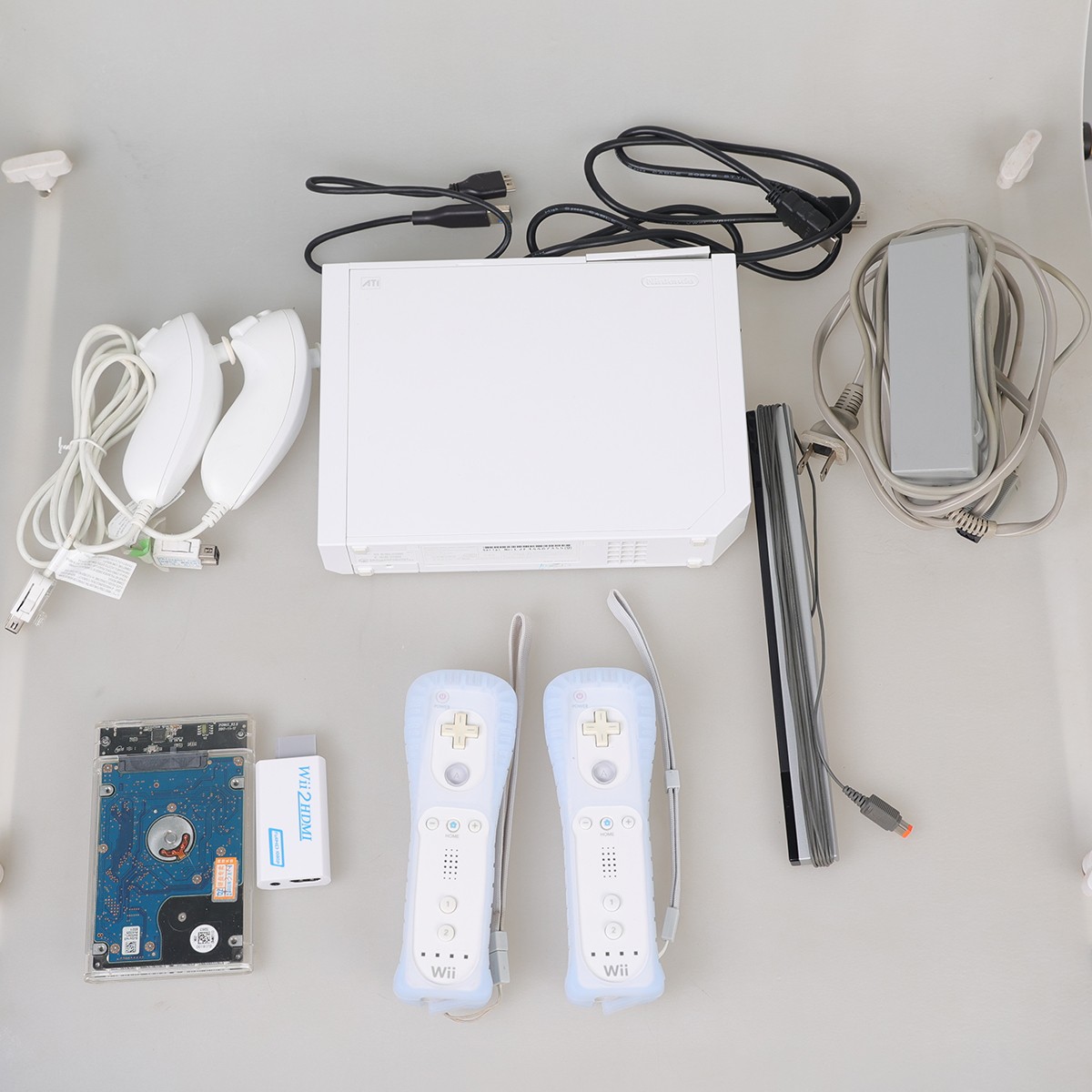 Nintendo Wii Console HD (2 Original Wii Remotes & 320GB Harddisk) Plug and Play