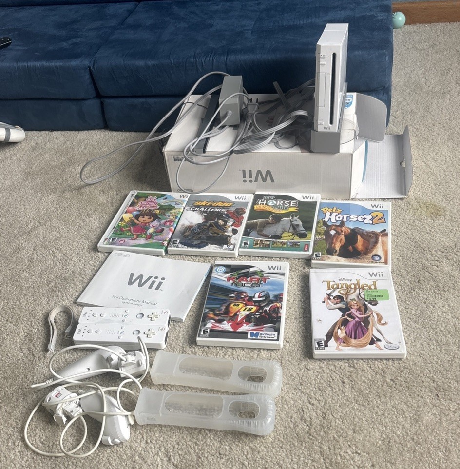 Original Nintendo Wii Console RVL-001 White Bundle **works**