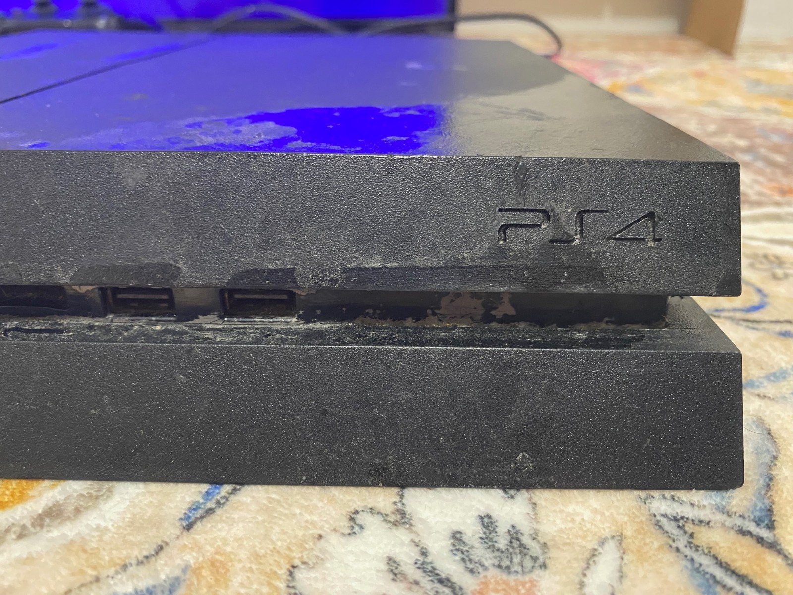Sony PlayStation 4 Console 500GB (CUH-1215A) w/6 Games and 2 Controllers