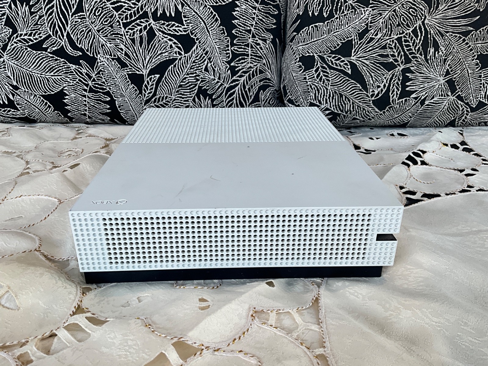 Microsoft Xbox One S 1681 500GB Console Only W Power Supply / HDMI Cable Tested