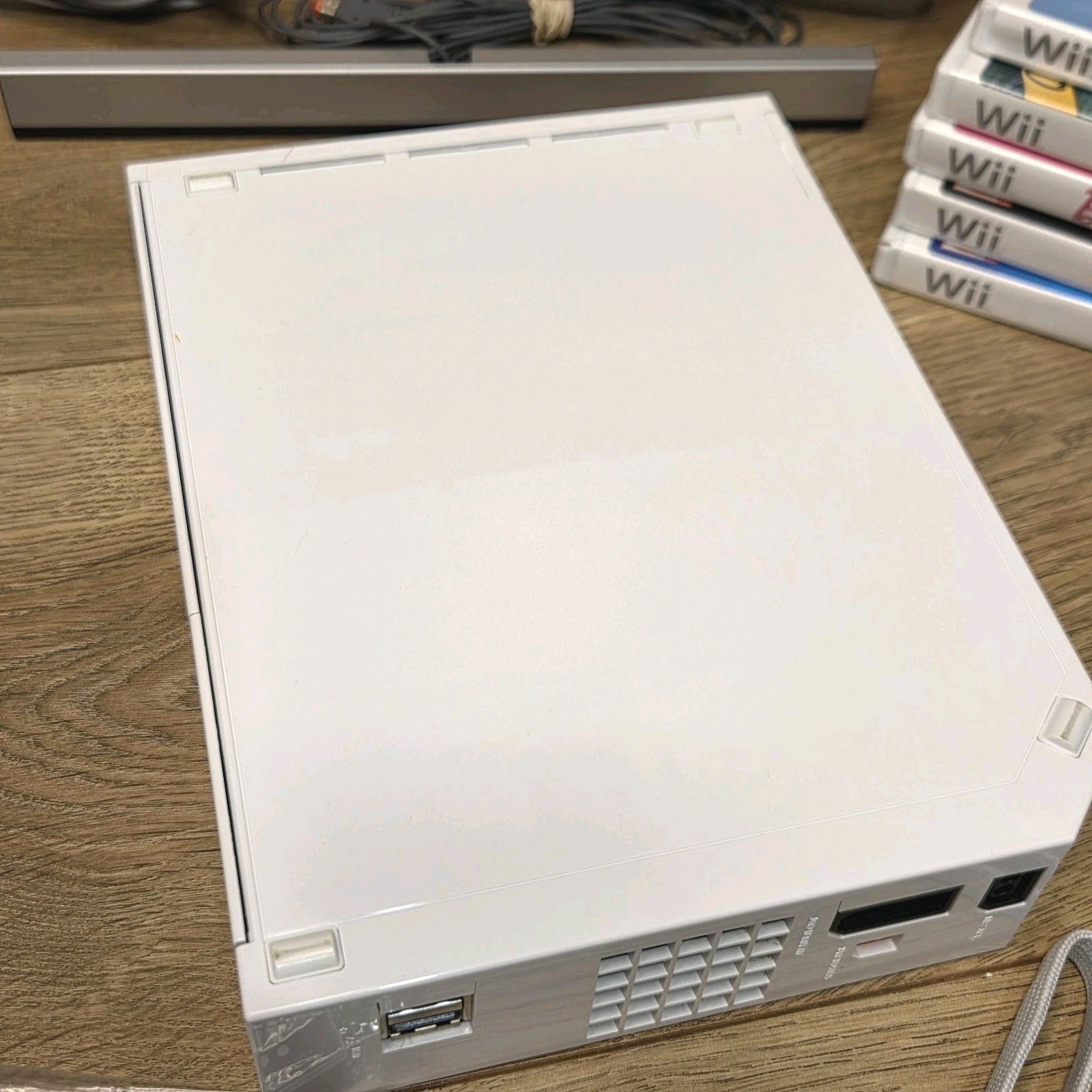 Nintendo Wii Console RVL-001 Bundle w/ Remotes Nunchucks Gun Games Manuals