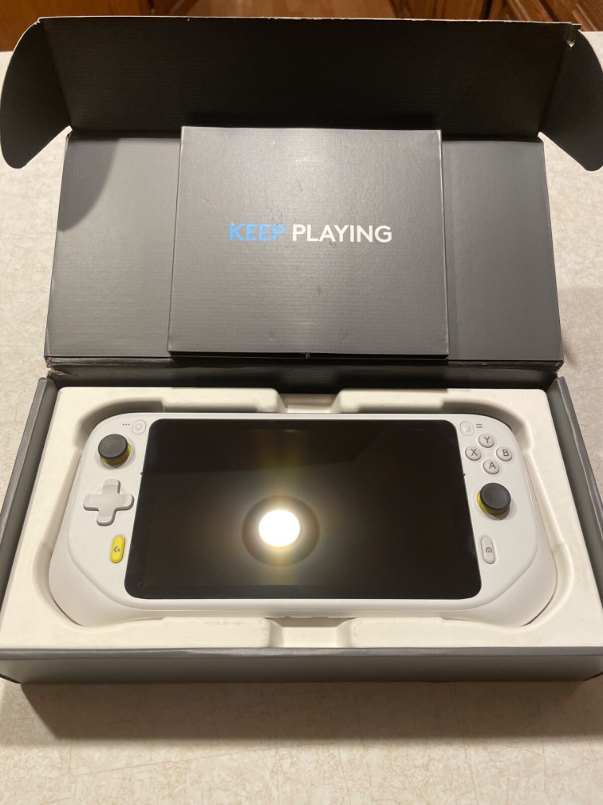 Logitech G CLOUD Handheld Portable Gaming Console 1080P 7-Inch Touchscreen