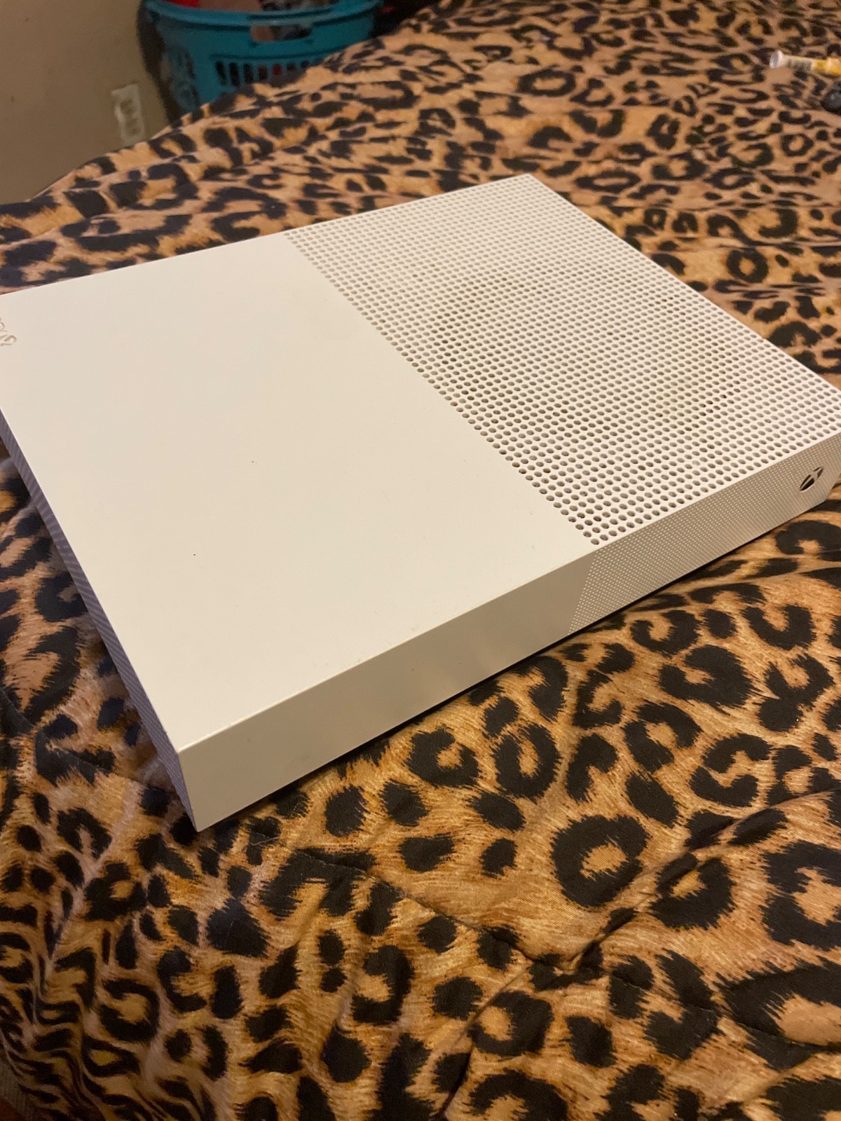 Xbox One S 1tb Robot White Special Edition all digital