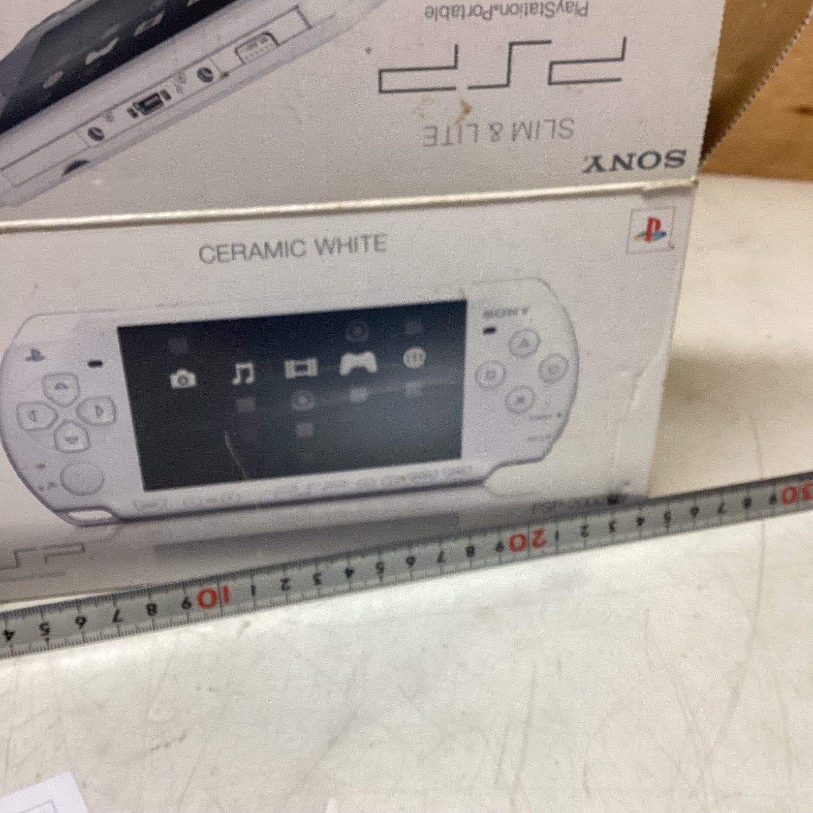 Sony PSP-2000 Ceramic White Console Boxed Junk With Game AC Adapter