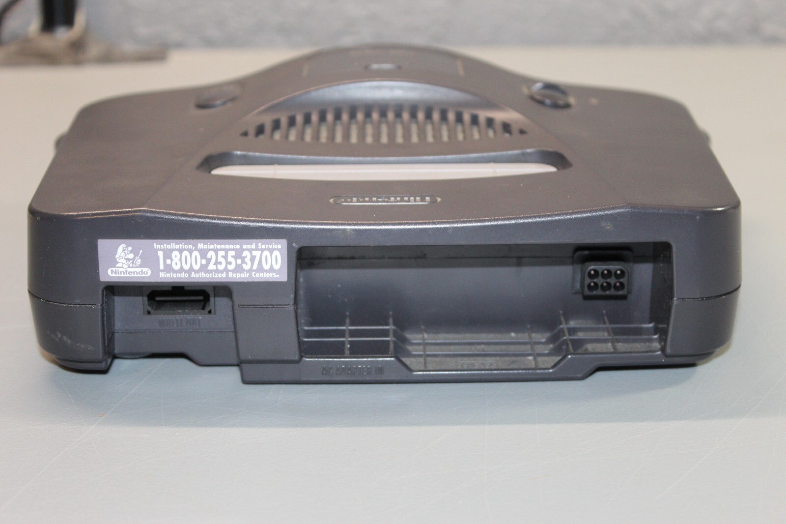 NINTENDO 64 SYSTEM CONSOLE NUS-001 (P11002567) Working. W/ one controller