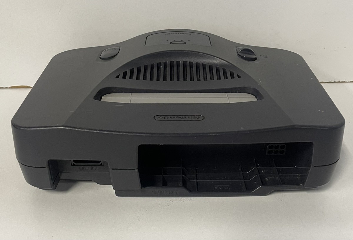 NINTENDO 64 SYSTEM WITH 4 CONTROLLERS (P18027811)