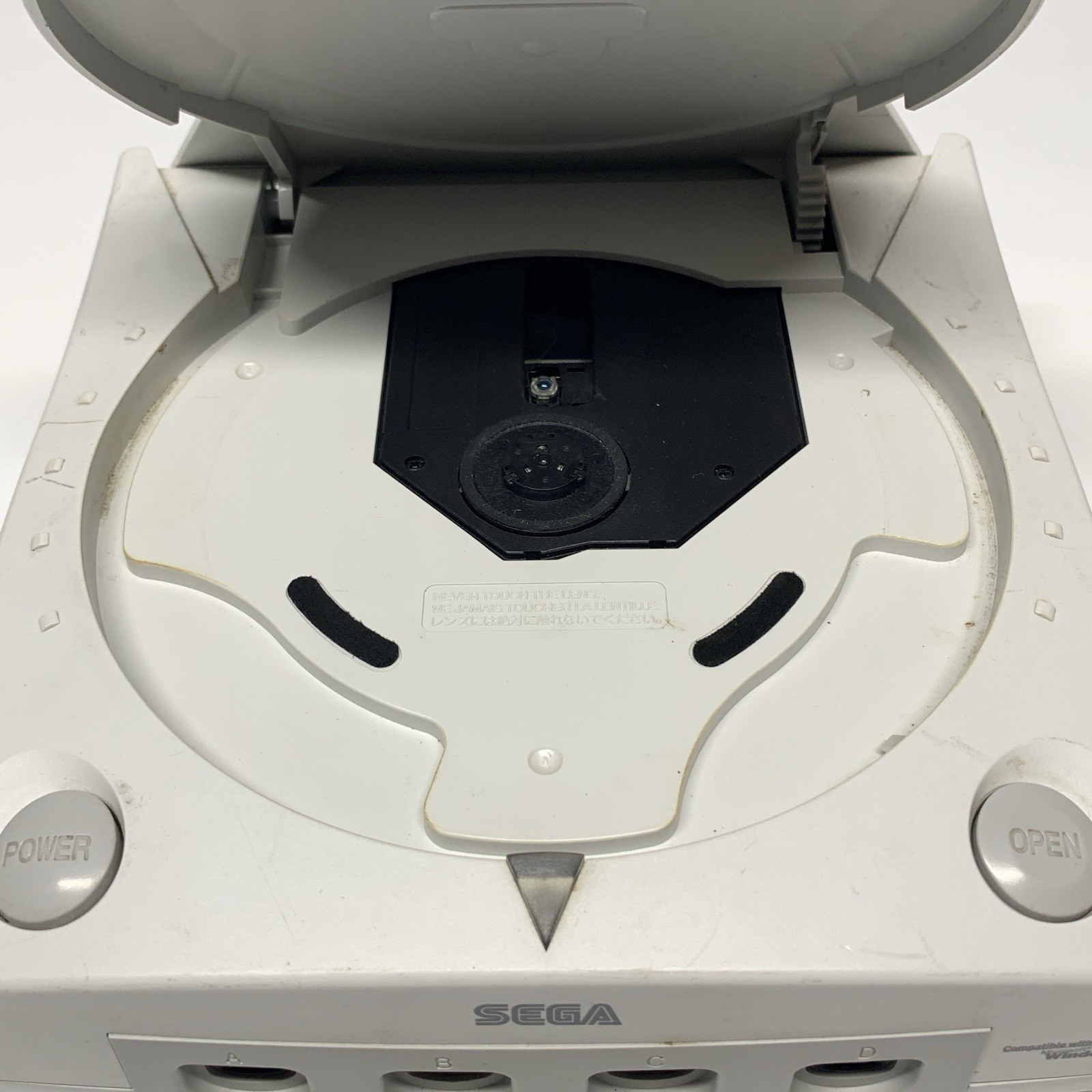 Sega Dreamcast Console Only FOR PARTS OR REPAIR Powers On Doesn’t Read Disc READ