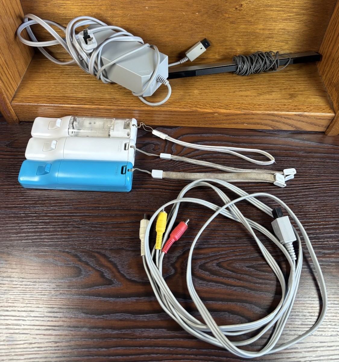 Nintendo Wii Console RVL-001 White Bundle 3 Remotes Cables Tested