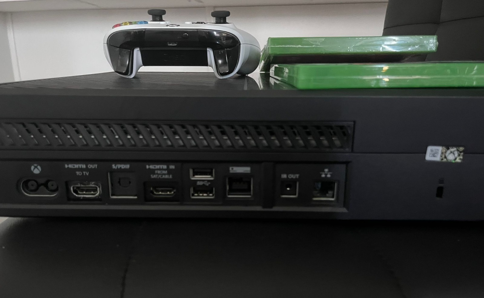 Microsoft Xbox One 500GB Console (With Controller + 2 games + Power cable)